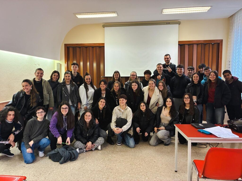 El proyecto «Rompiendo barreras en el acceso a la salud mental» con la Escuela Politécnica Navarra